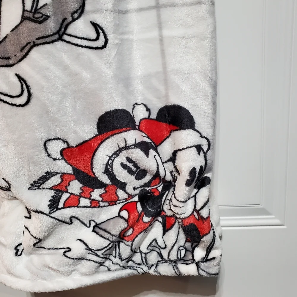Disney Mickey and Minnie Mouse Plush Blanket Winter Sledding